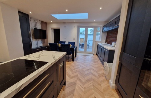 Merthyr Tydfil House | 3 Bedroom Stylish Home in Merthyr Tydfil. Walking Distance to Town Centre