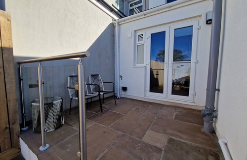 Merthyr Tydfil House | 3 Bedroom Stylish Home in Merthyr Tydfil. Walking Distance to Town Centre