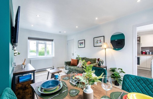Bramcote House | 3 Bedroom Terraced House in Beeston Ideal for Corporate Stays
