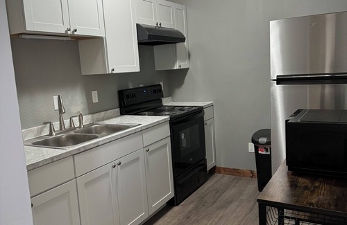 Redvale Apartment | 3-bedroom top floor apartment in the heart of Dry Creek Basin.