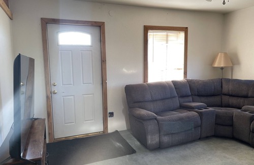 Redvale Apartment | 3-bedroom top floor apartment in the heart of Dry Creek Basin.