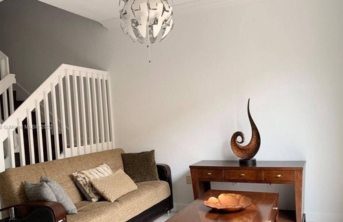 Doral House | 3 Bedroom Townhome 439874 by Houzlet