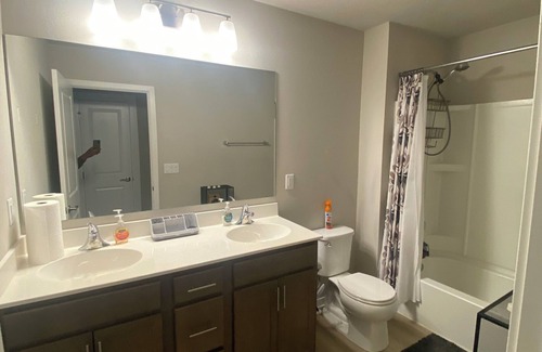 Ankeny House | 3-bedroom townhome in awesome Ankeny with WiFi, fitness room, AC