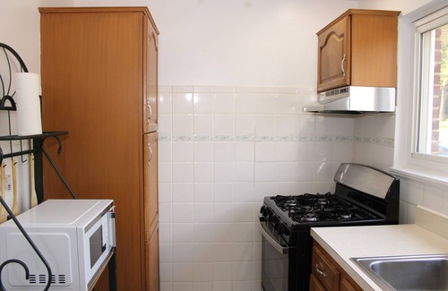 Oxon Hill House | 3-bedroom townhome in enjoyable Oxon Hill with AC 10 min. from National Harbor
