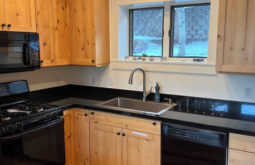 Downtown Park City House | 3-bedroom townhome in Park City, close to town and Deer Valley with 2 car garage