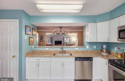 Springfield House | 3-bedroom townhome in peaceful Springfield with WiFi, AC