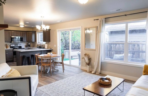 Billings House | 3-bedroom townhome with patio and attached 2car garage, close to hospitals