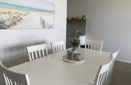 Caves Beach House | 3 Bedroom Townhouse near Caves Beach