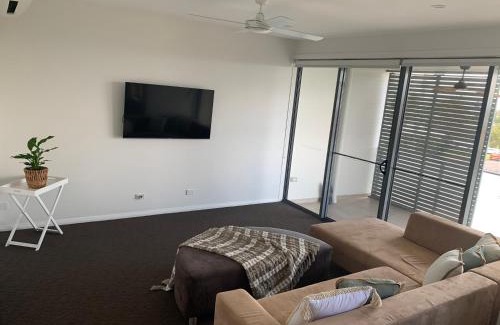 Caves Beach House | 3 Bedroom Townhouse near Caves Beach