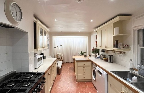 Vauxhall House | 3 Bedroom Townhouse Stylish and Spacious Stay