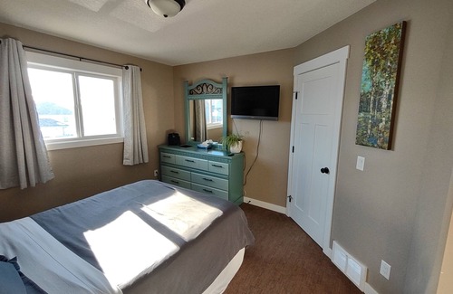 Grande Prairie House | 3 Bedroom Upstairs Suite - Fully Stocked, Clean and Pet-Friendly