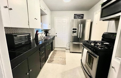 Midwest City House | 3-bedroom vacation home 12 minutes from Paycom Center