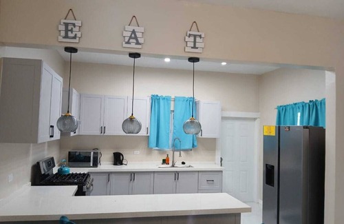 Little London Villa | 3-bedroom villa in peaceful Little London with WiFi, AC. Enjoy
