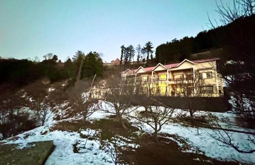 Fagu Hotel | 3 Bedroom Villa I Kufri Mansion I Balcony Mountain View I Family Groups & Bonfire I Operated by Exotic Stays