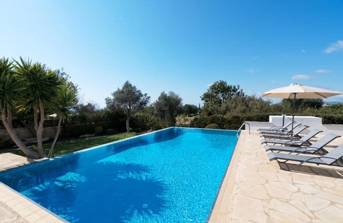 Aphrodite Hills Villa | 3 bedroom Villa Lefkara with private infinity pool, Aphrodite Hills Resort