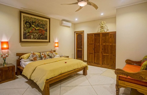 Melayang Villa | 3+ Bedroom Villa with Pool and fresh breakfast