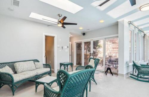 Wheaton House | 3 bedroom w indoor pool hotub