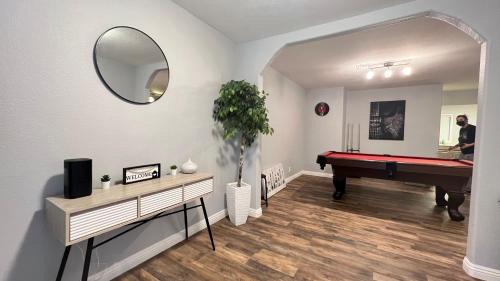 Torrey Pines Ranch House | 3 bedroom w Swimming pool and billiards table