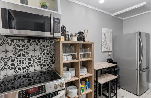 Windsor Apartment | 3 bedroom with laundry and parking at Windsor