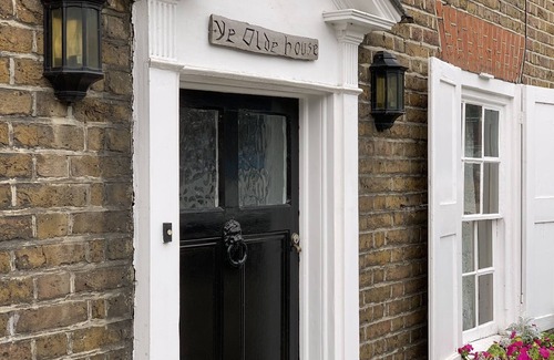 Shepperton House | 3 bedroomed property ideally located close to London and top tourist attractions