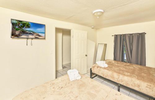 Riviera Beach Villa | 3 bedrooms 1 bathroom Entire Beach Side House