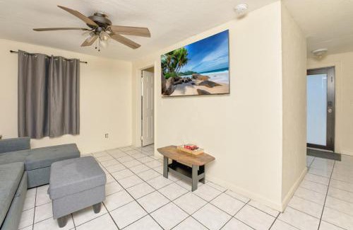 Riviera Beach Villa | 3 bedrooms 1 bathroom Entire Beach Side House