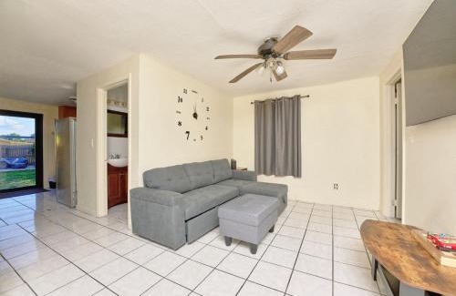 Riviera Beach Villa | 3 bedrooms 1 bathroom Entire Beach Side House