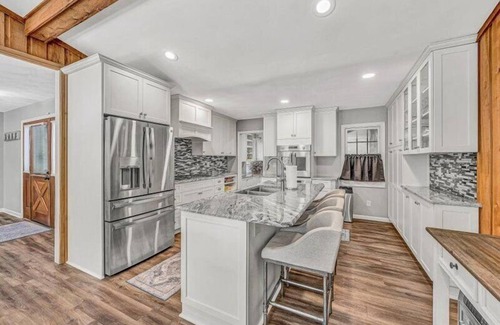 Moneta House | 3 Bedrooms, 1 Flex Rooms, 3 Bathrooms! Lakefront Home with SUNSET VIEWS, located near Hales Ford Br