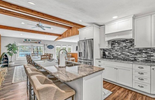 Moneta House | 3 Bedrooms, 1 Flex Rooms, 3 Bathrooms! Lakefront Home with SUNSET VIEWS, located near Hales Ford Br