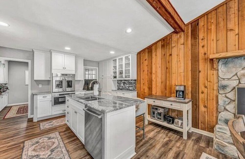 Moneta House | 3 Bedrooms, 1 Flex Rooms, 3 Bathrooms! Lakefront Home with SUNSET VIEWS, located near Hales Ford Br