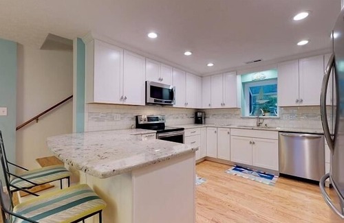 Huddleston House | 3 Bedrooms, 2 Flex Rooms, 3½ Bathrooms! Beautiful Property! Flat, Wonderful Point w/Miles of Wide