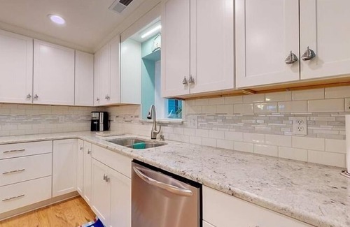 Huddleston House | 3 Bedrooms, 2 Flex Rooms, 3½ Bathrooms! Beautiful Property! Flat, Wonderful Point w/Miles of Wide