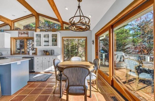 Huddleston House | 3 Bedrooms, 2 Flex Rooms, 4½ Bathrooms! Beautiful lakefront home with wide water and mountain view