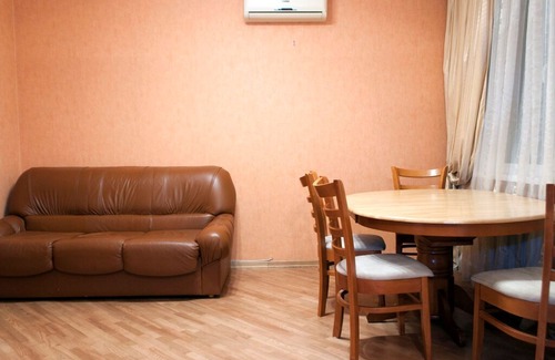 Darnitsa District Apartment | 3-bedrooms apartment on the Ozerna street 8