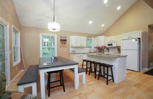 Mears House | 3 bedrooms- Heated Pool- Beach Access- Tennis courts- AC