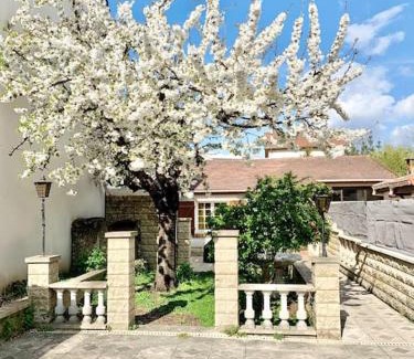 Antony Villa | 3 bedrooms house - garden - Parking, Antony Center near Paris and Orly