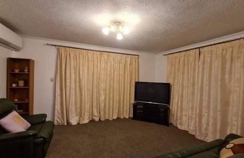 Christchurch House | 3 bedrooms in Redwood/Casebrook