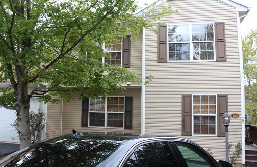 Lake Reynovia House | 3 bedrooms Lake Front house Near Down Town & UVA