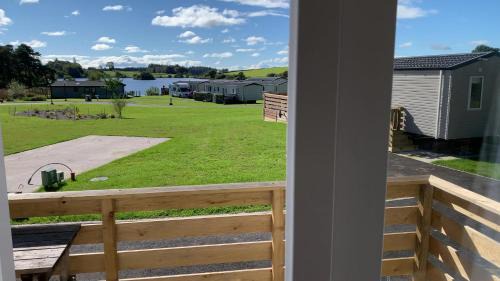 Balminnoch Apartment | 3 Bedrooms Loch Views Heated Pool Close To Beaches