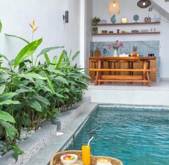 Bukit Villa | 3 Bedrooms Private Villa & Pool Near GWK-ER House