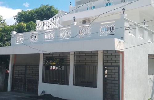 Legazpi House | 3 bedrooms with Amazing views of Mayon Volcano. 3rd floor w/access to rooftop