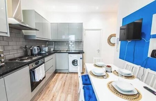 Golborne Apartment | 3 Beds /3 Baths Close to Portobello Road