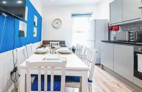Golborne Apartment | 3 Beds /3 Baths Close to Portobello Road