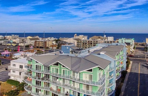 Midtown Ocean City Condo | 3 Beds & 3 Baths, + Sleep Sofa, in a Modern Mid-Island Condo, 1 Block to Beach