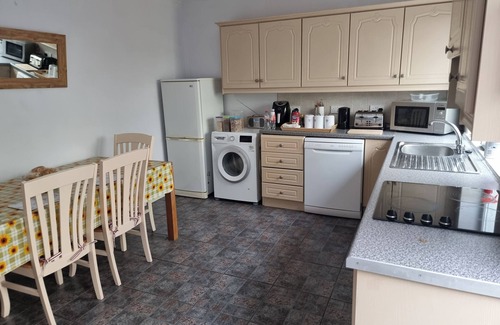 Cortober House | 3-Beds, Sleep 7 with Garden & Private Parking