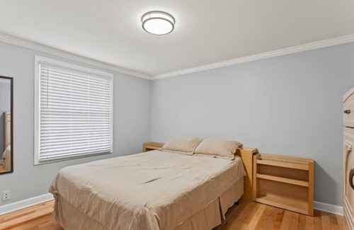 Germantown House | 3 beds - sleeps 6! Single Family home in center of Germantown!
