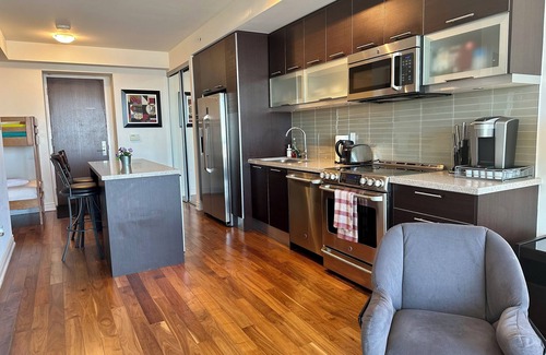 Bay Cloverhill Apartment | 3 Beds Suite 64th floor