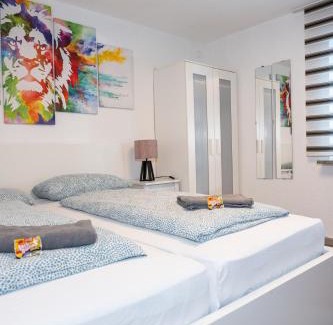 Memmingen House | #3 bequemes Zimmer mit Pool und Garten
