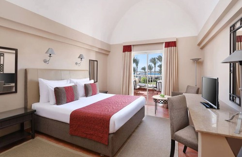 Makadi Bay Hotel | 3 Boutique Seafront Rooms with Outdoor Pools | 5 Stars Resort w/Private Beach