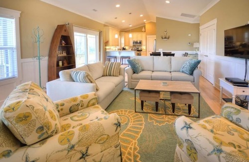 Tranquil Harbour House | 3 BR/2.5BA - Pool, Pool Heating (April-October Only), Water Views, Sleeps 8